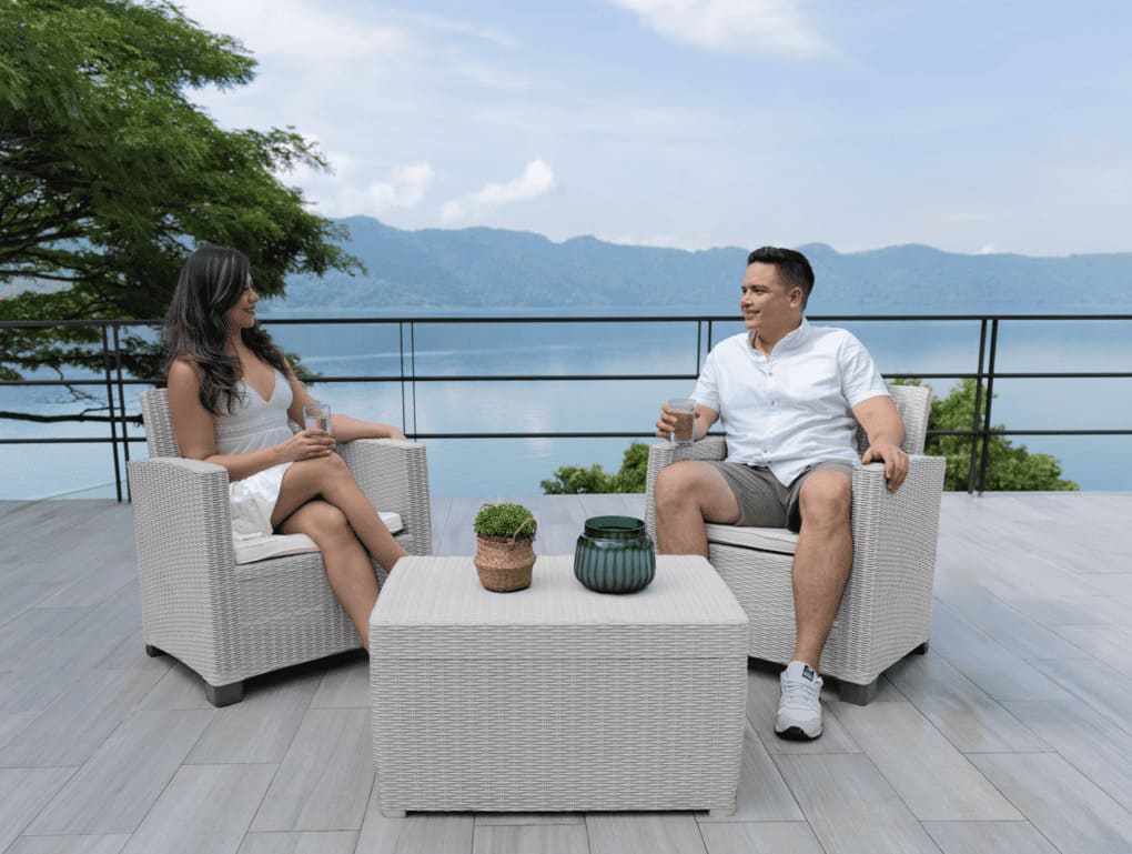 Muebles de plástico ideales para balcones pequeños en Chile